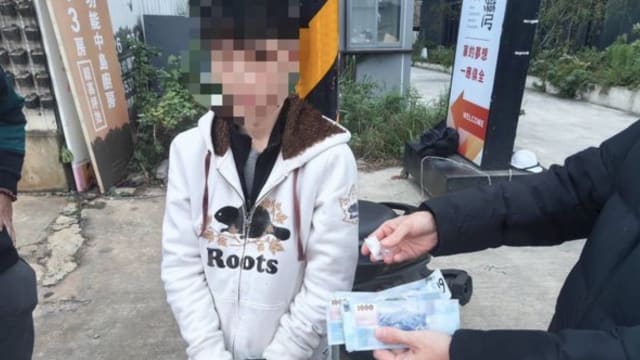 台男微信贴文“K 5g5000”  警扮买家起获“丧尸烟弹”毒品