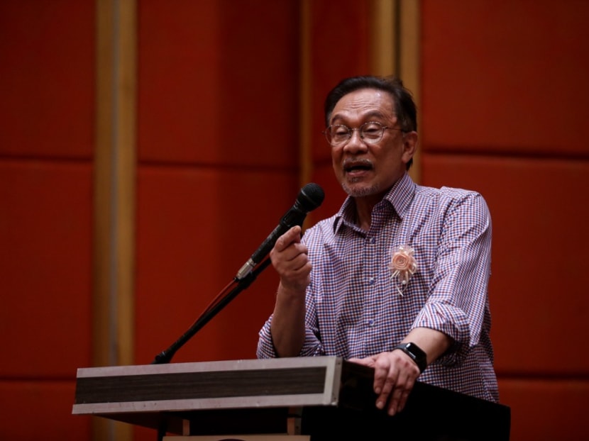 There is no need to make statements calling for Malaysian Prime Minister Tun Dr Mahathir Mohamad to step down, said PKR president Datuk Seri Anwar Ibrahim (pictured).