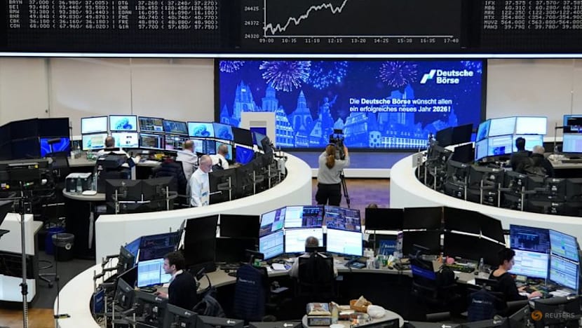 Wall Street closes slightly lower near the end of a banner year; gold rebounds