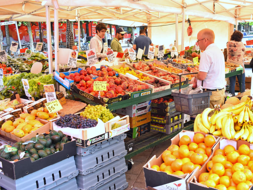 Commentary: Sweden is ditching cash. Just wait for the fallout