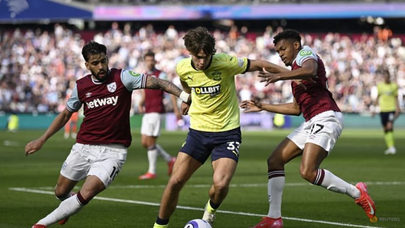 Southampton snatch 1-1 draw at West Ham with injury-time equaliser