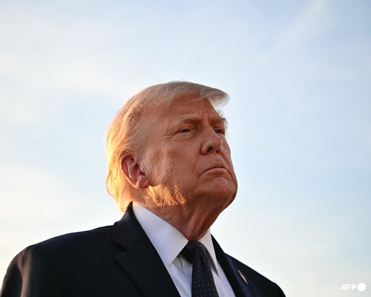 Trump returns to White House press dinner after shooting chaos