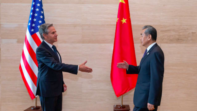 王毅：中美关系面临风险仍积聚 挑战在上升