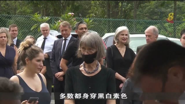 本地教堂为纪念英女王举行礼拜仪式 约200人出席