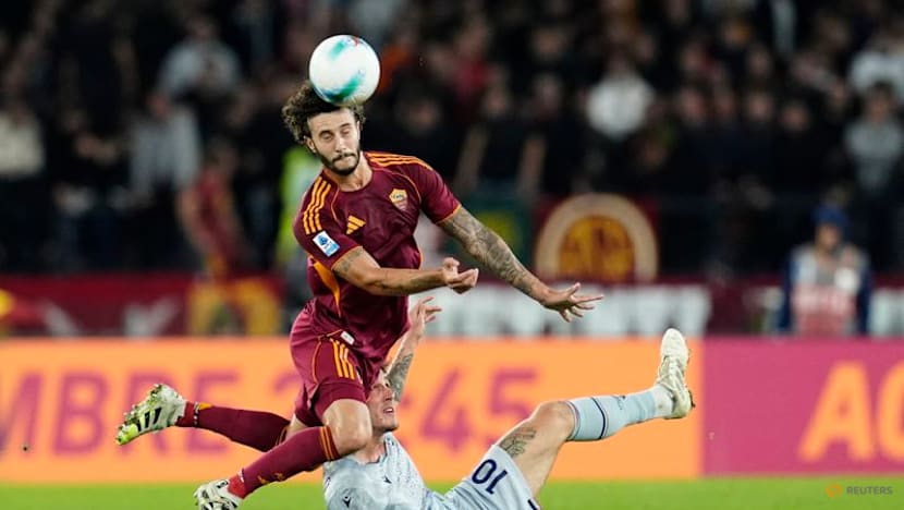 Roma move top with 2-0 win over Udinese