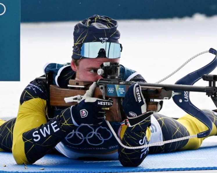Biathlon-Swedes blame bad wax day for mass start meltdown