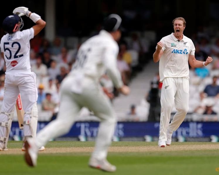 Root reaches 14,000-run milestone but New Zealand edge towards victory