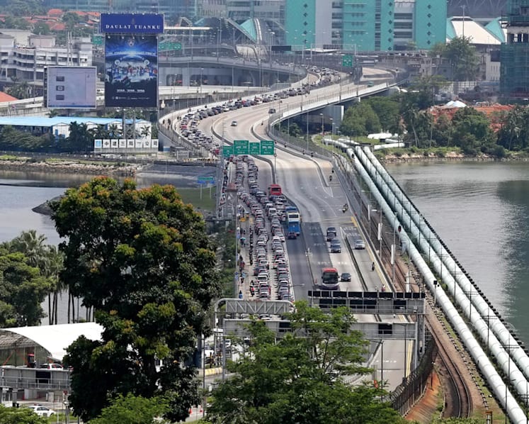 Mandatory Covid-19 tests for cargo drivers, personnel entering S’pore via Tuas, Woodlands checkpoints from Jan 22