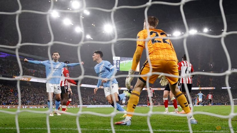 Aston Villa stun leaders Arsenal, Man City close gap to two points, Liverpool held by Leeds