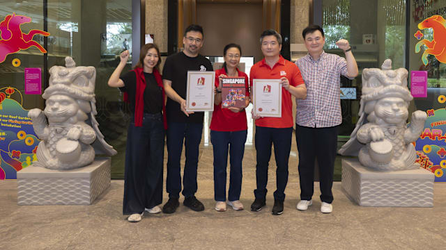 创下新加坡大全纪录，两座115cm玻璃钢“招财鱼舞狮”雕塑亮相！