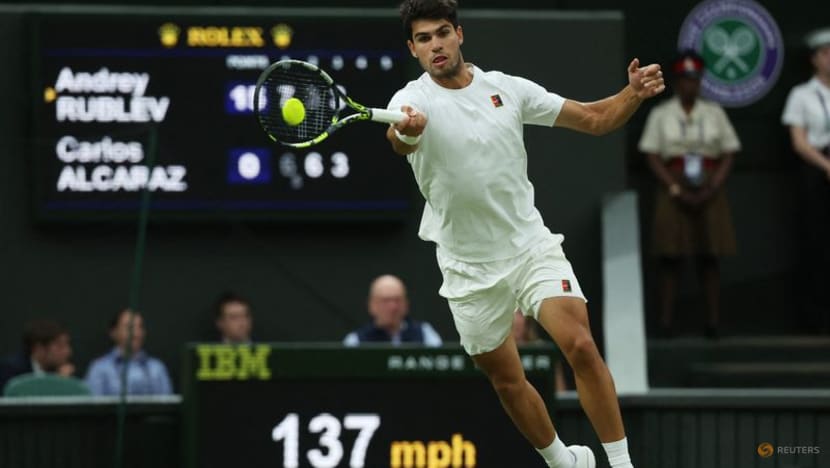 Alcaraz resists red-hot Rublev to reach Wimbledon quarter-finals