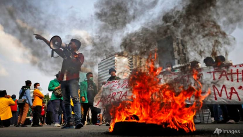 Thousands continue protests against Indonesia's new jobs law