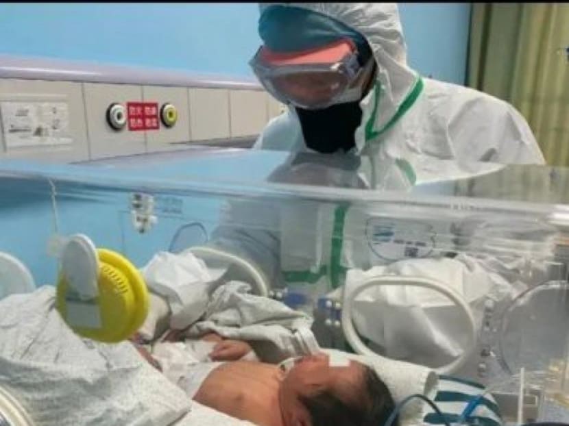 A Chinese obstetrician has warned against overstating the risk of pregnant women passing the coronavirus on to their unborn children.