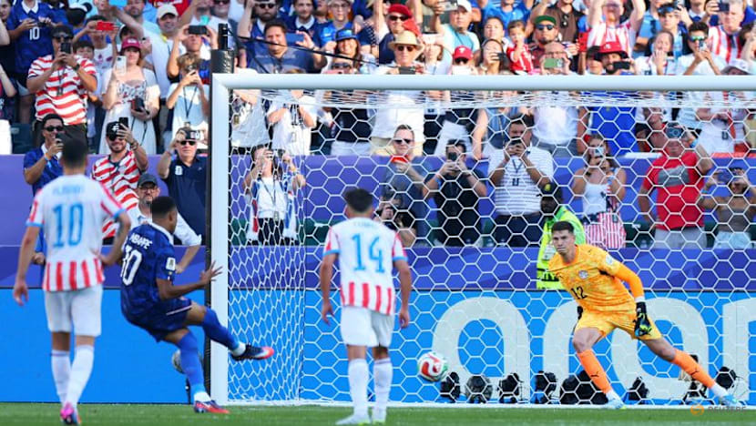 Gritty France show they can also get their hands dirty
