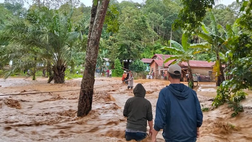 Banjir bandang terjang 12 kabupaten/kota Sumut: 34 meninggal dan 52 hilang