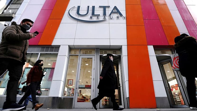 Retailers tap AI shopping traffic but fight to keep customer data