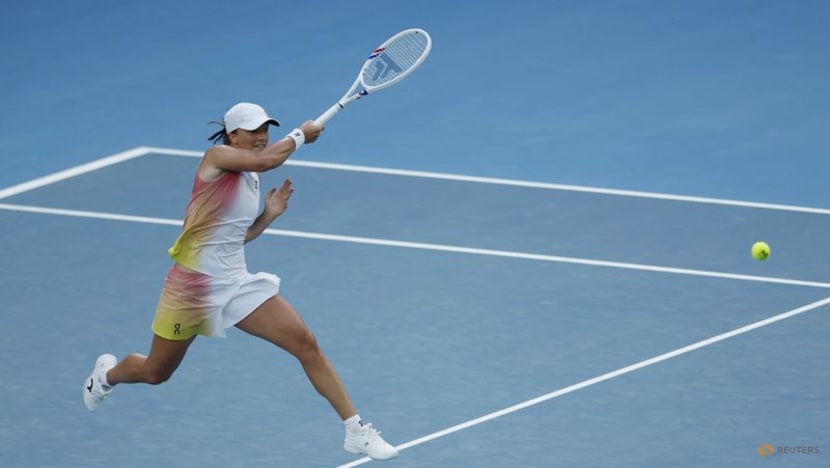Swiatek crushes lucky loser Lys to reach Australian Open quarters Swiatek crushes lucky loser Lys to reach Australian Open quarters