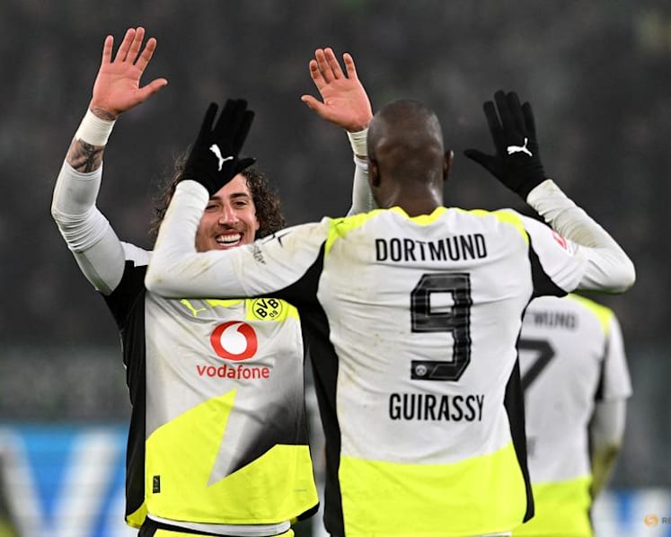 Dortmund's late winner keeps up pressure on leaders Bayern