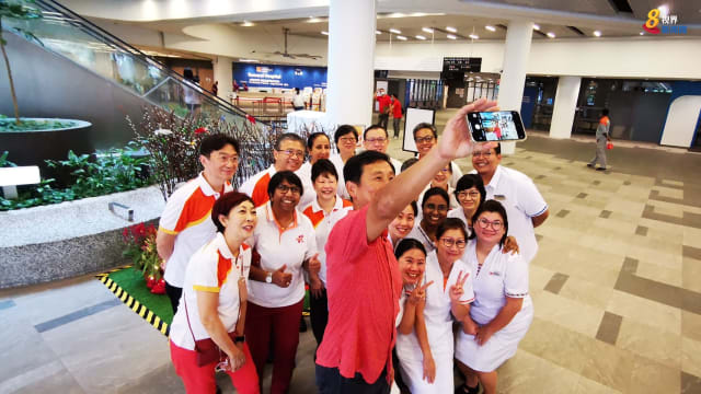 王乙康大年初一走访医院 感谢医护人员一整年的努力