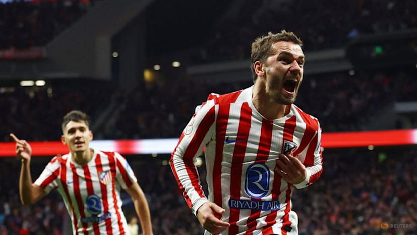 Atletico hit Barcelona for four to take giant step toward Copa del Rey final