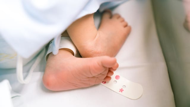 中国医院院长涉嫌贩卖出生证明 为涉拐儿童“洗白”