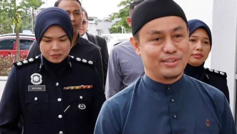 Peguam bela pendakwa selebriti M'sia PU Azman cadang kemuka representasi