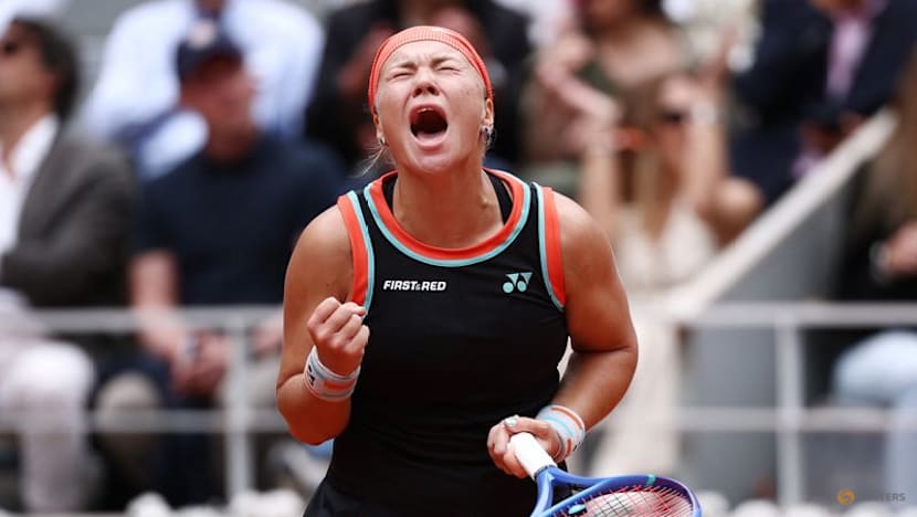 Shnaider takes lessons from Sabalenka's Paris struggles to reach semis