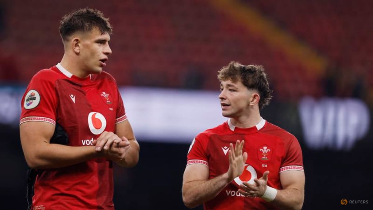 Wales change three as Edwards returns at flyhalf for Ireland showdown