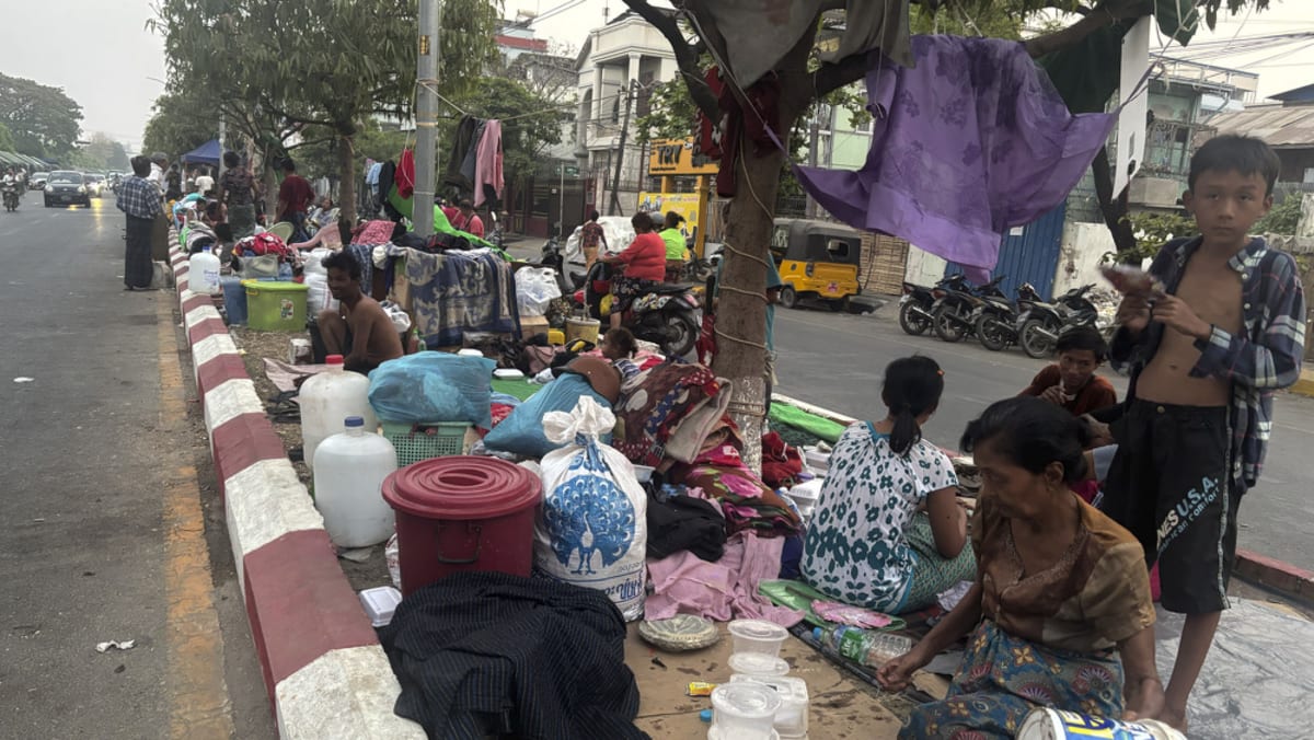 Myanmar quake survivors sleep on streets, face shortage of food and water