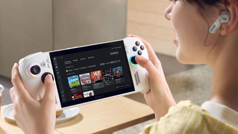 Microsoft-இன் முதல் Xbox கையடக்கக் கணினி விளையாட்டுச் சாதனம்