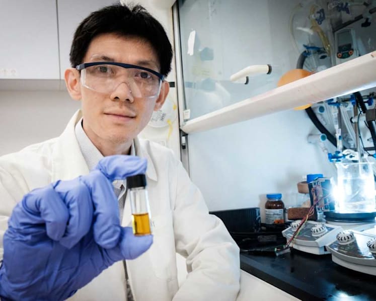 NTU scientists devise method to turn plastic waste into valuable chemicals using sunlight