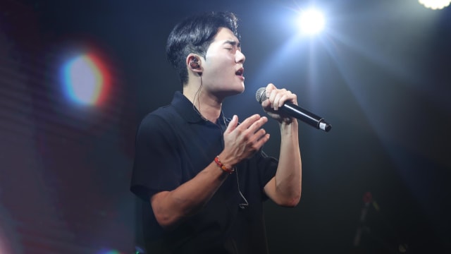李诚燦登“周5音乐站”飙韩语歌　李安秒变“Auntie Susan”唱《一人一半》