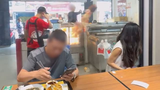 疑不满店员服务态度 台湾男子大闹餐厅砸物泄愤