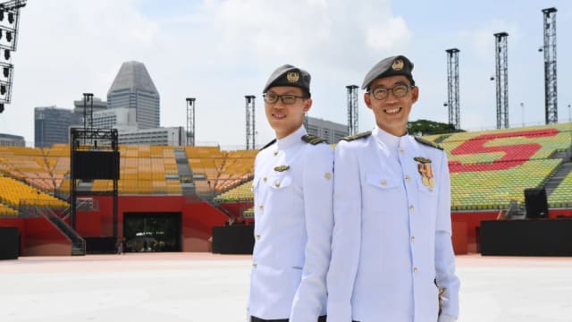 国庆庆典父子兵 共同接受检阅创造难忘经历