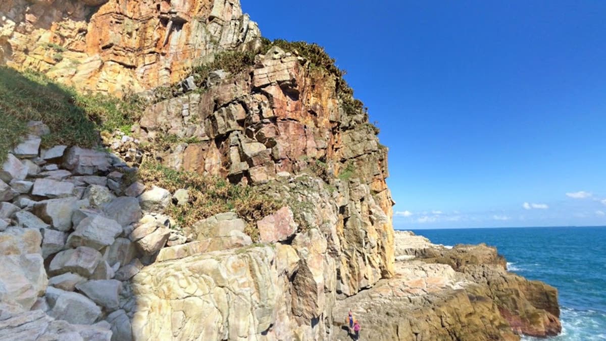 Singaporean injured after 10m fall at popular Taiwan rock climbing site Longdong: Reports