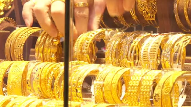 老婆婆把钱藏月饼盒 女佣偷走买金链被判监