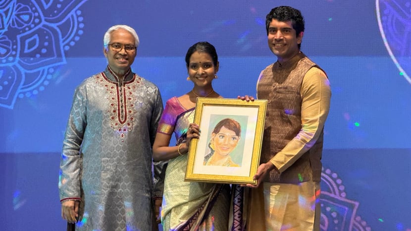 "என் படைப்புகளில் தமிழ் இருப்பதை விரும்புகிறேன்" - விக்னேஸ்வரி வடிவழகன் "என் படைப்புகளில் தமிழ் இருப்பதை விரும்புகிறேன்" - விக்னேஸ்வரி வடிவழகன்