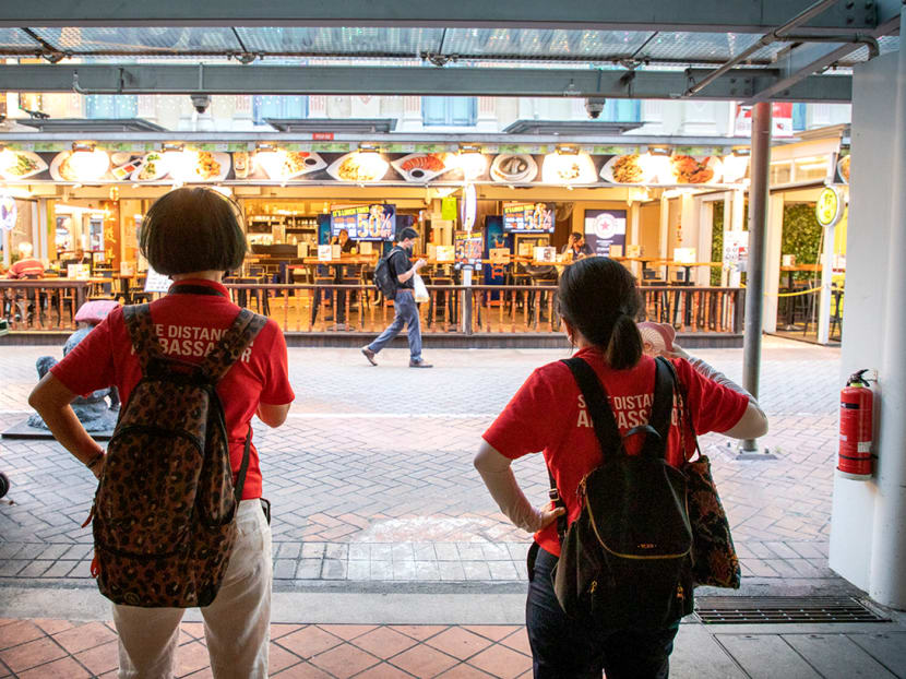 Have safe-distancing crew check vaccine status at hawker centres and coffee shops, so up to 5 can dine in Have safe-distancing crew check vaccine status at hawker centres and coffee shops, so up to 5 can dine in