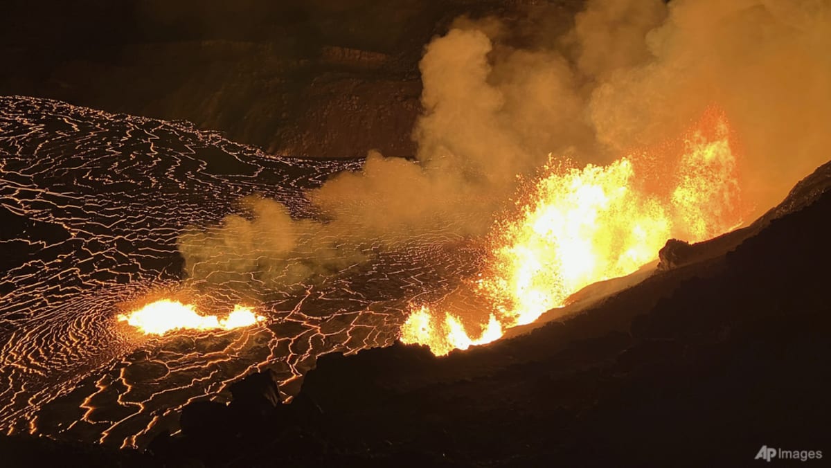 Hawaii’s Kilauea volcano erupts, spewing columns of lava Hawaii’s Kilauea volcano erupts, spewing columns of lava
