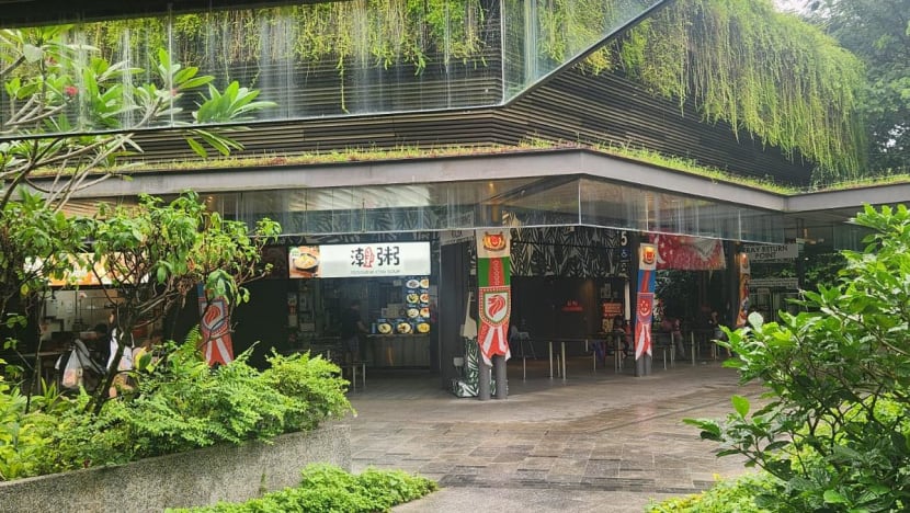 Bukit Canberra hawkers contractually bound to provide free meals under pay-it-forward scheme, lawyers say
