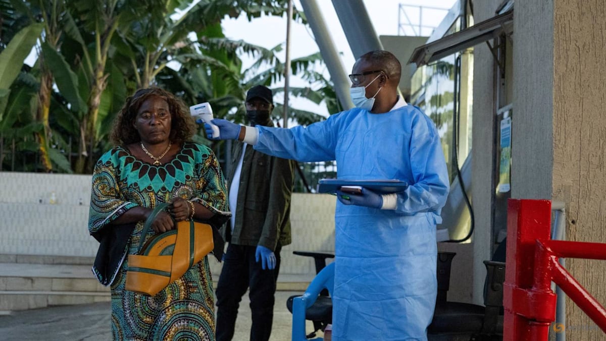 US to screen for Ebola at airports, one American in DR Congo infected
