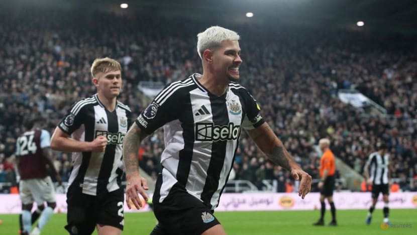 Newcastle crush 10-man Villa 3-0 after Duran sees red Newcastle crush 10-man Villa 3-0 after Duran sees red