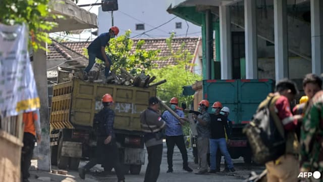 印尼东爪哇学校坍塌事故 死亡人数增至14人