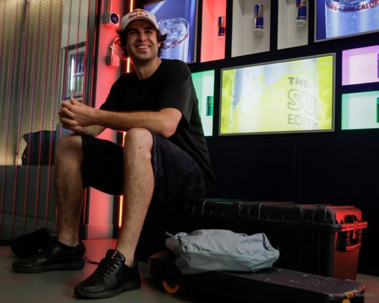 Skateboarding-On the road again: Spain's Poncelet sets world speed record