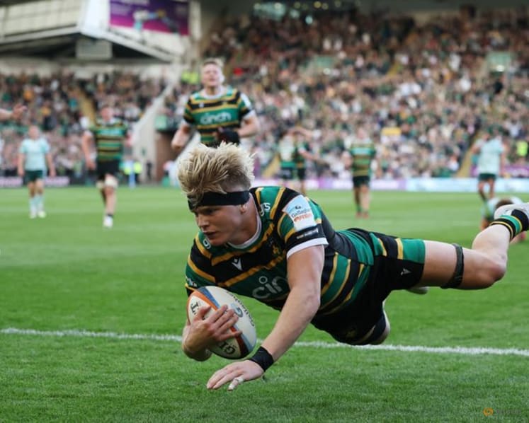 Pollock on the bench again for England against Argentina