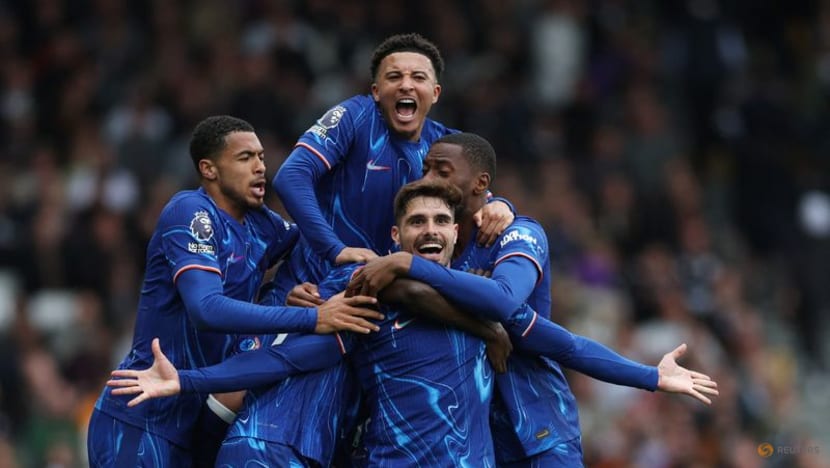 Neto strikes late to keep Chelsea's Champions League hopes alive