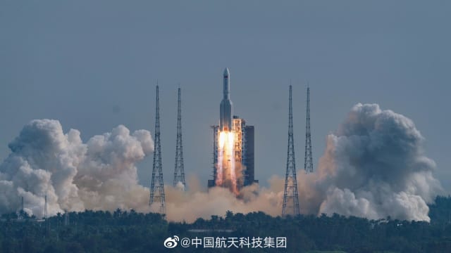 中国成功将“梦天实验舱”发射升空