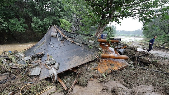 极端天气！韩国豪雨成灾441人疏散 暴雨过后气温骤升 