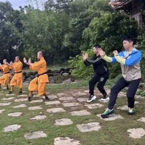 吴奇隆54岁练功照曝光!少林寺内修行引疑惑,网友震撼:真相惊人
