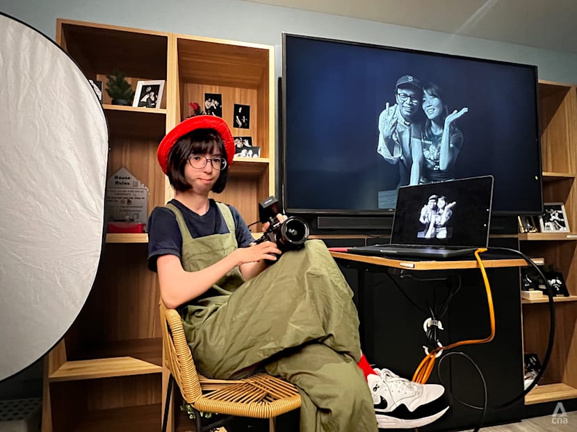 What’s it like getting your portrait taken by a Deaf photographer in a silent studio session?